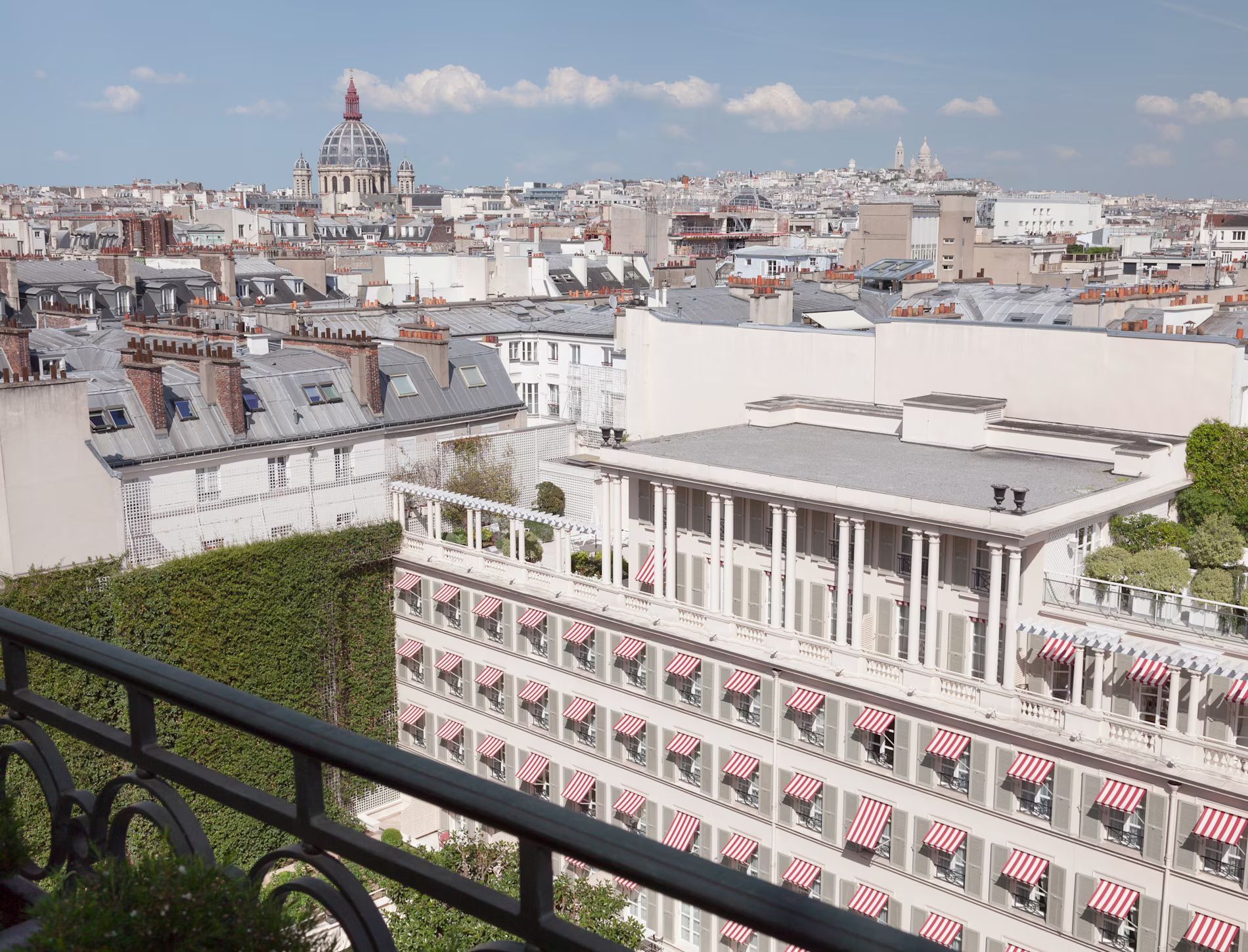 A light-filled suite at Le Bristol Paris
